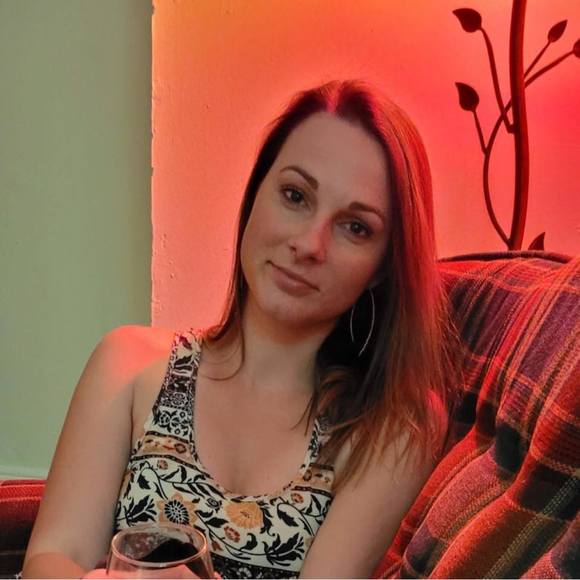 Meet your Posher, Cait - Picture 1 of 1